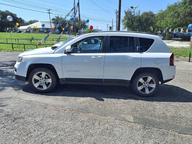 Used 2017 Jeep Compass Latitude FWD image 4