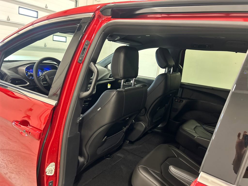 New 2026 Chrysler Pacifica Select image 29