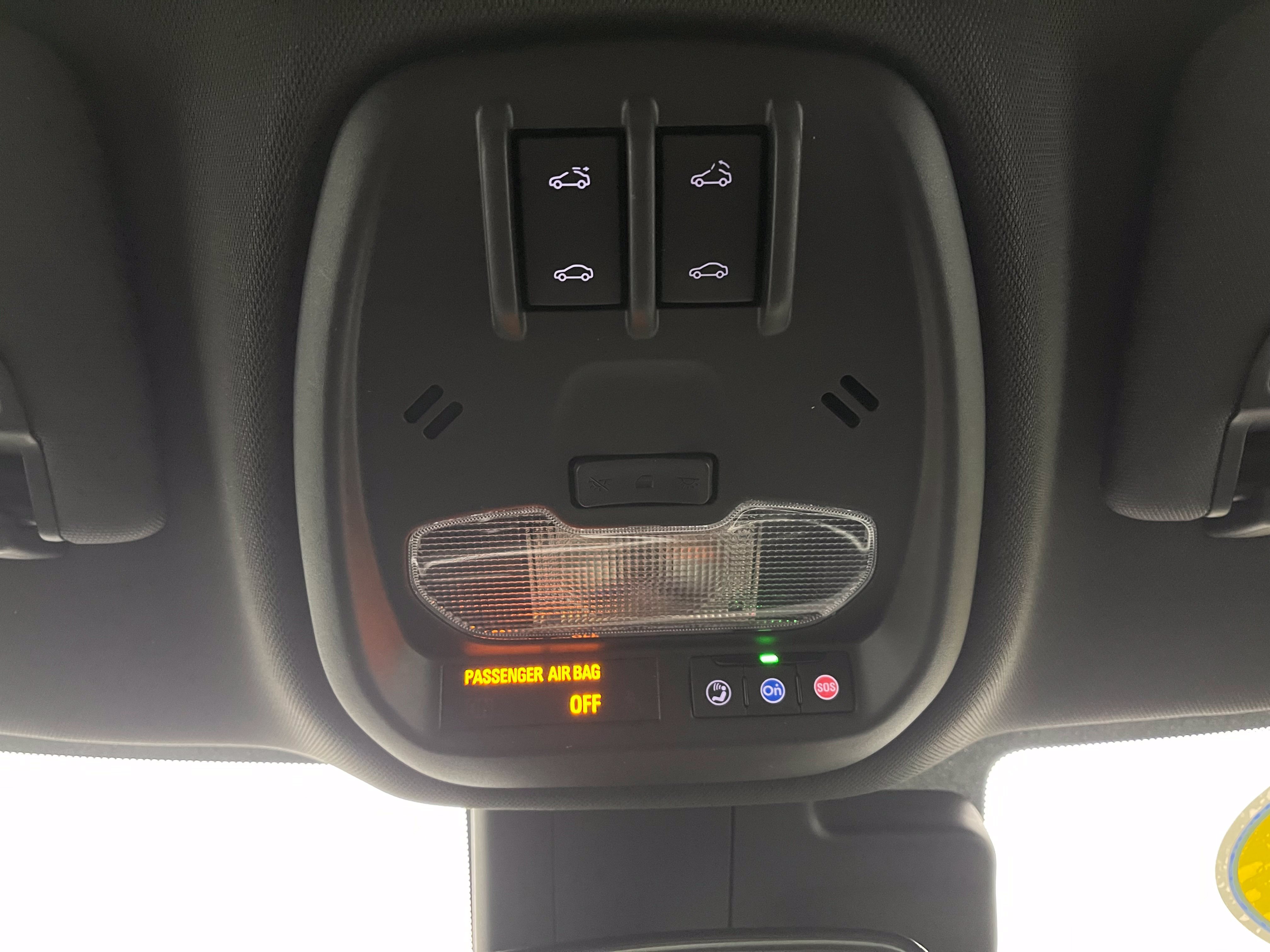 Used 2024 Chevrolet Trax RS w/ Sunroof Package FWD image 24