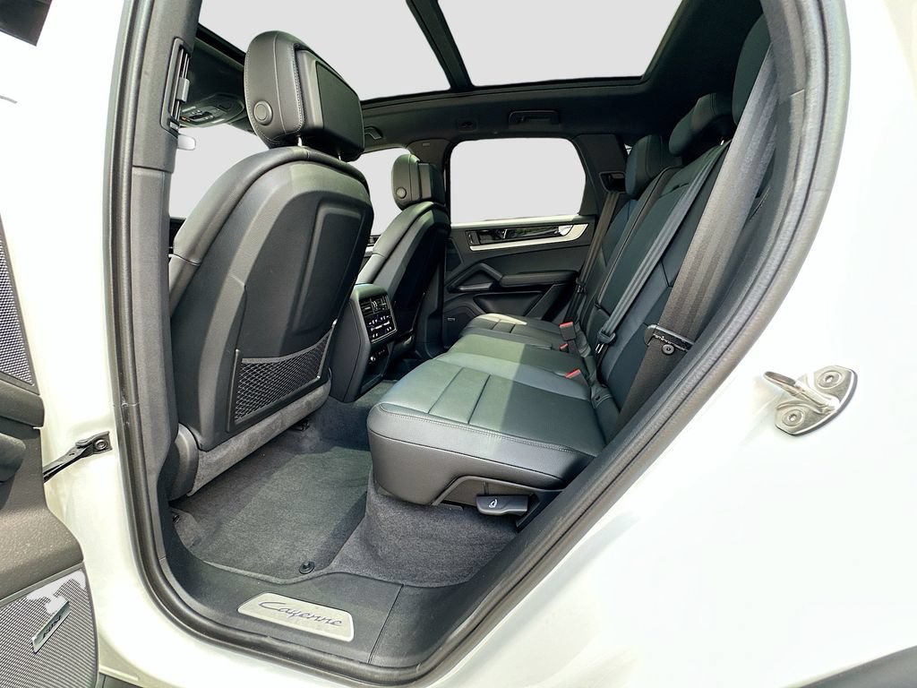 Certified 2026 Porsche Cayenne AWD/4WD image 24