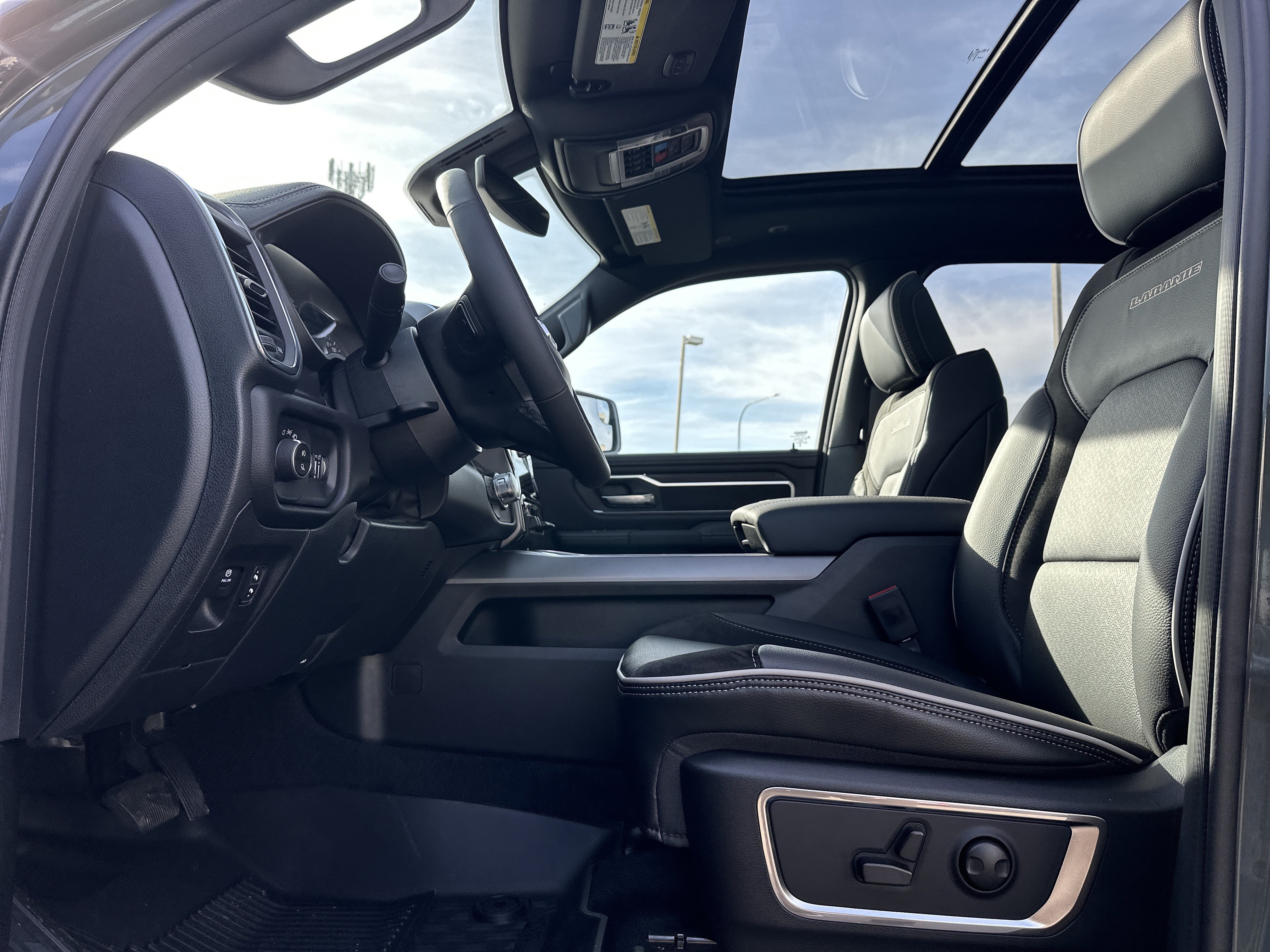 New 2026 RAM 1500 Laramie w/ Sport Appearance Package AWD/4WD image 10