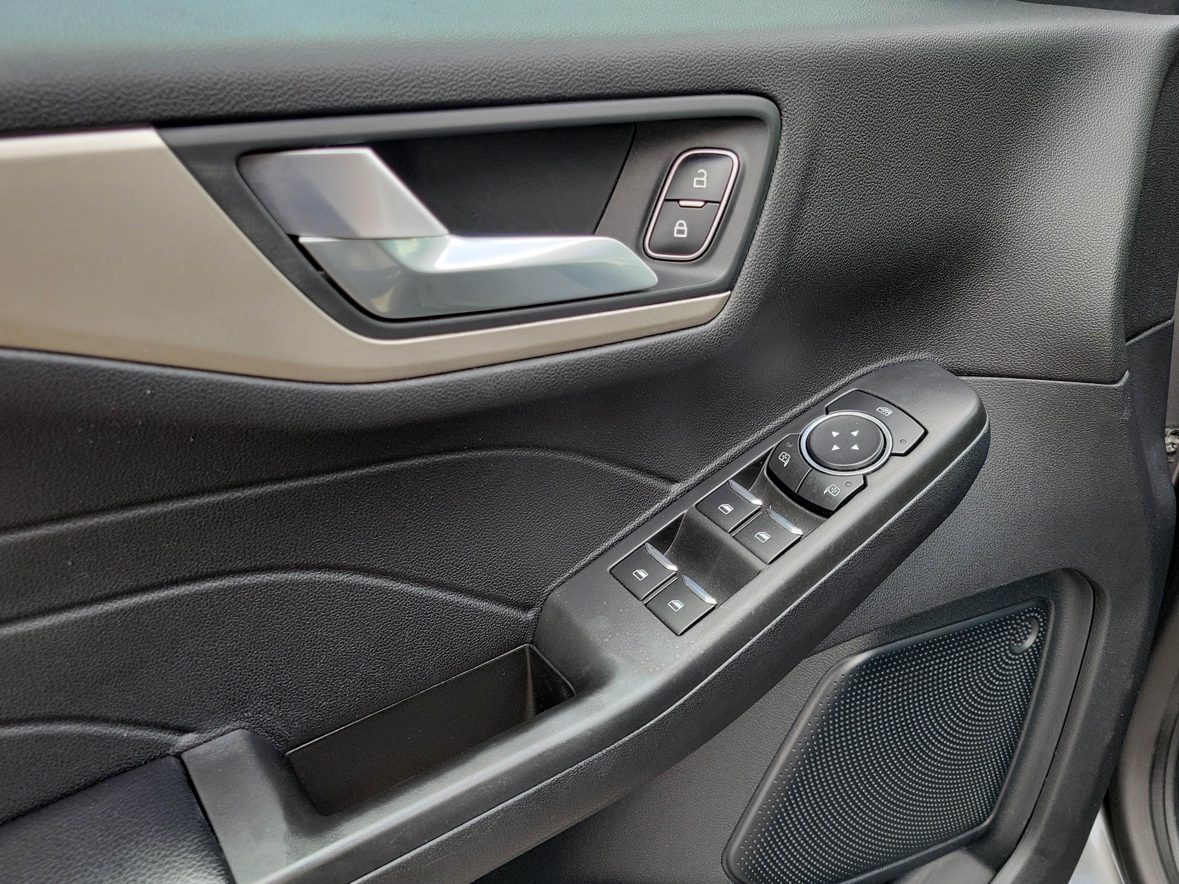 Certified 2021 Ford Escape SE w/ SE Sport Appearance Package FWD image 20