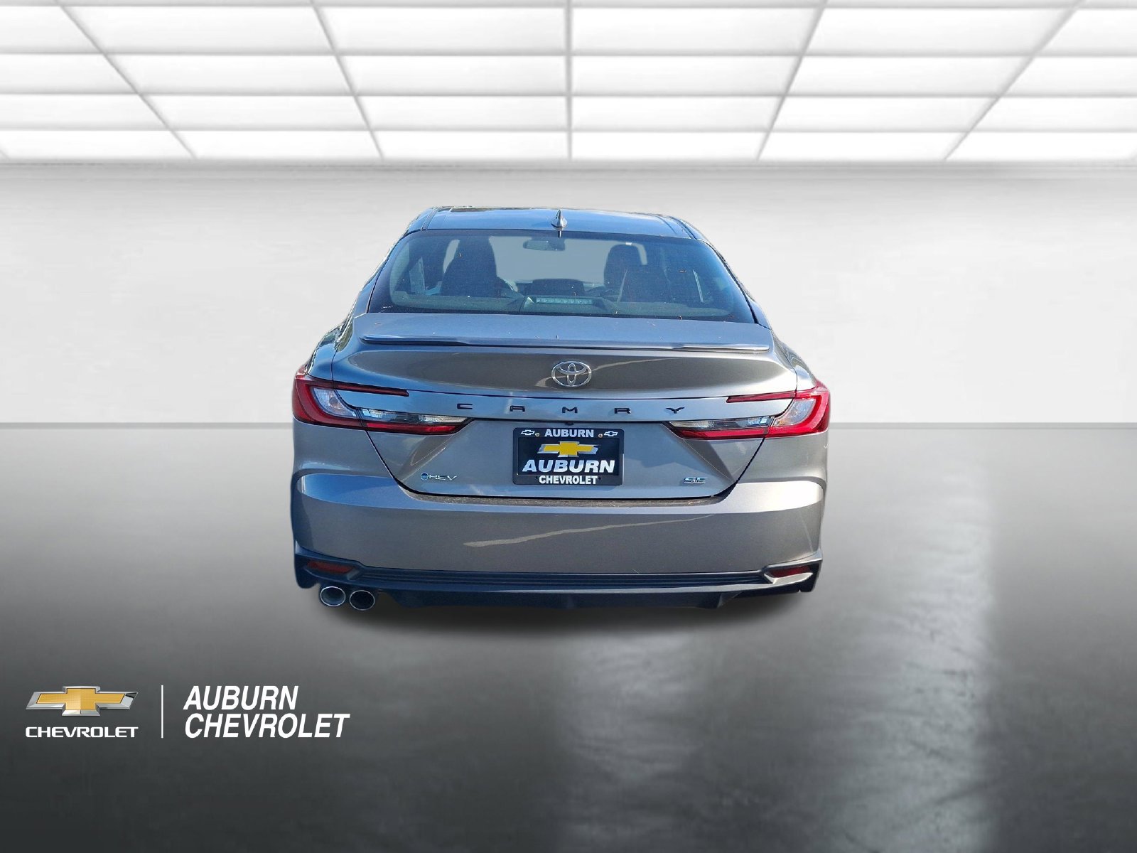 Used 2025 Toyota Camry SE FWD image 4