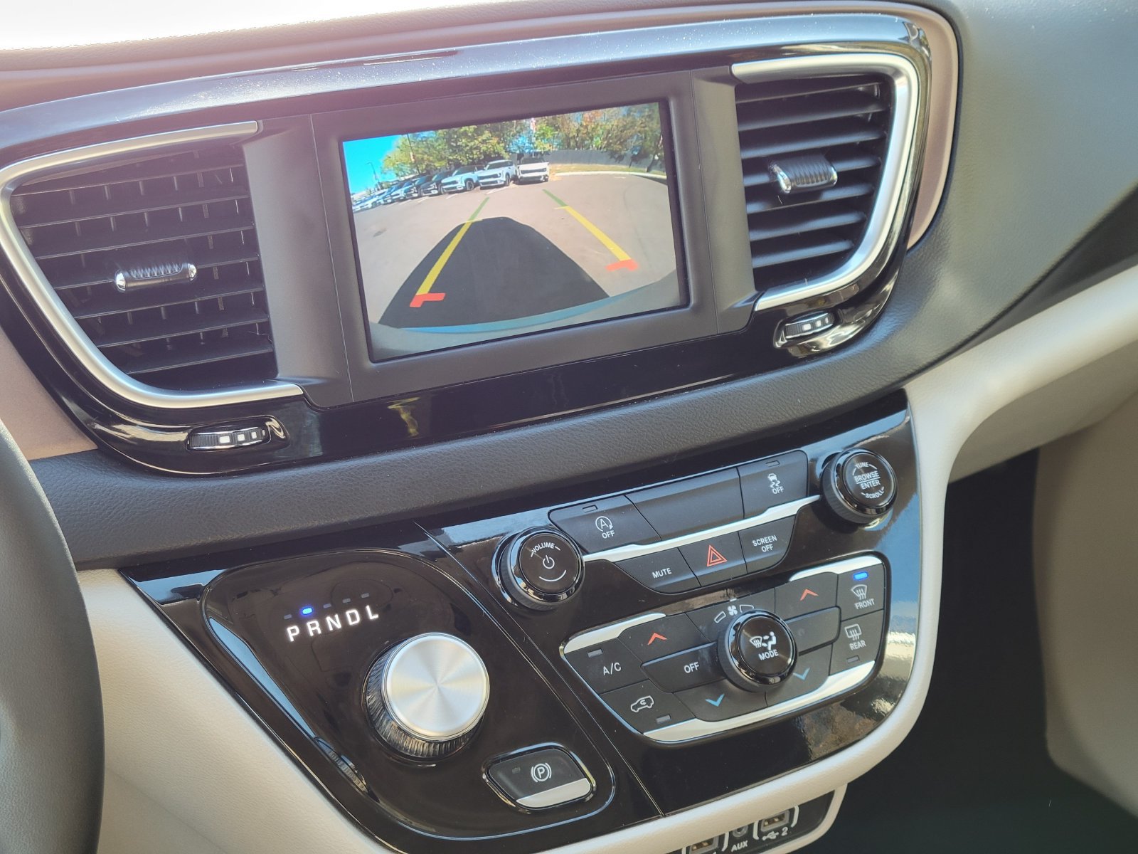 Used 2024 Chrysler Voyager LX FWD image 21