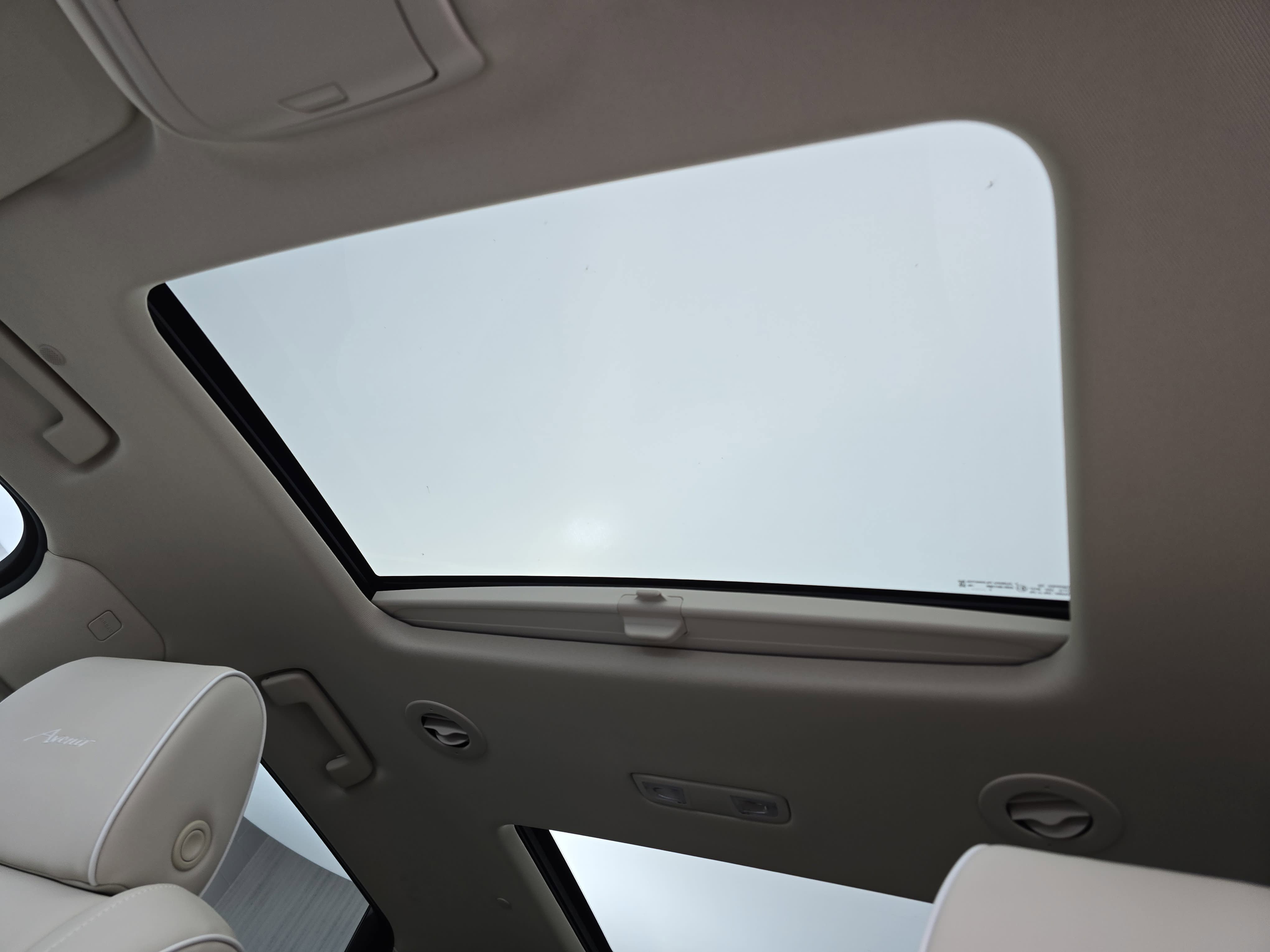 Used 2024 Buick Enclave Avenir w/ Avenir Technology Package FWD image 31