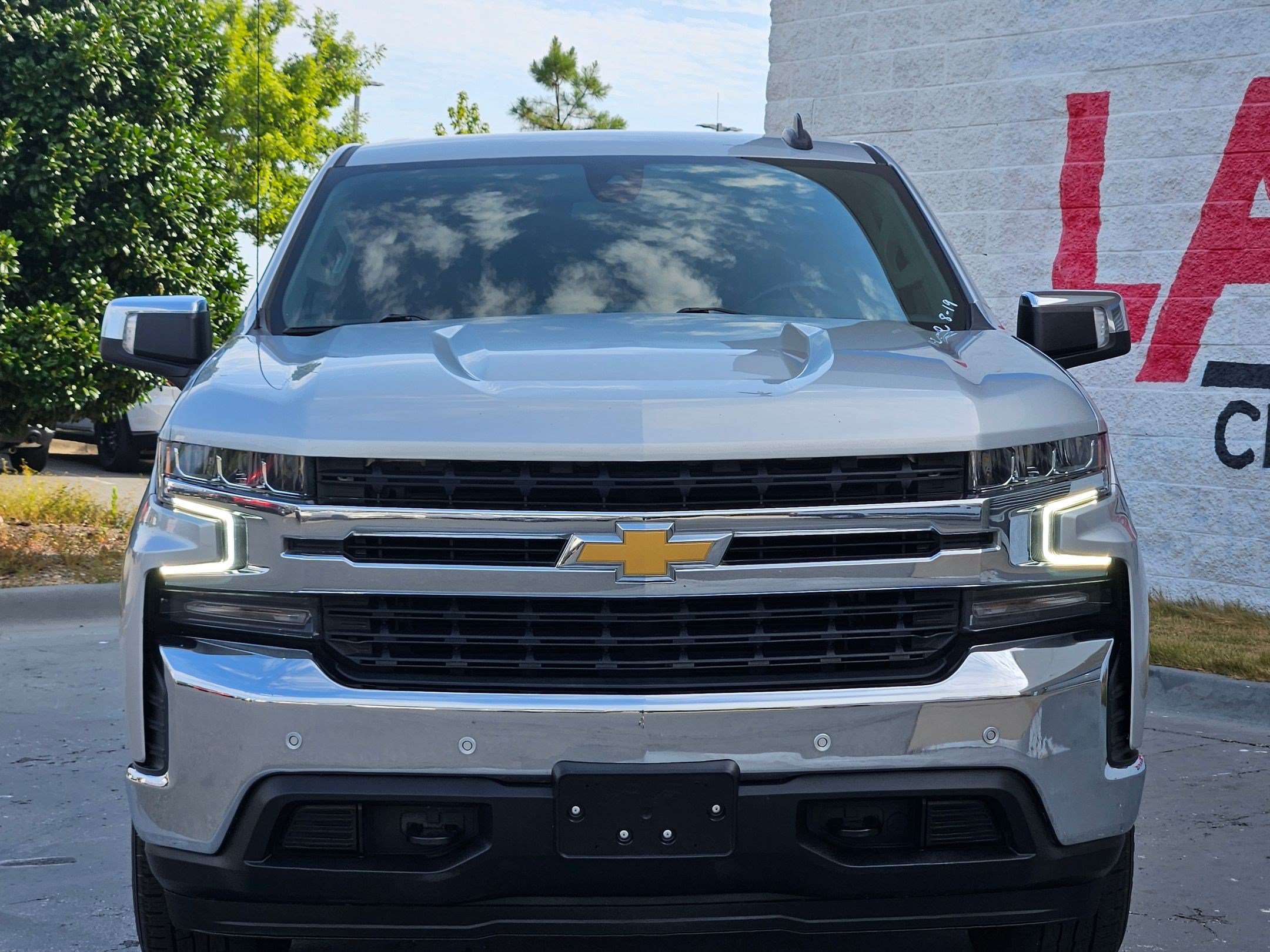 Used 2021 Chevrolet Silverado 1500 LT w/ Safety Package II AWD/4WD image 2