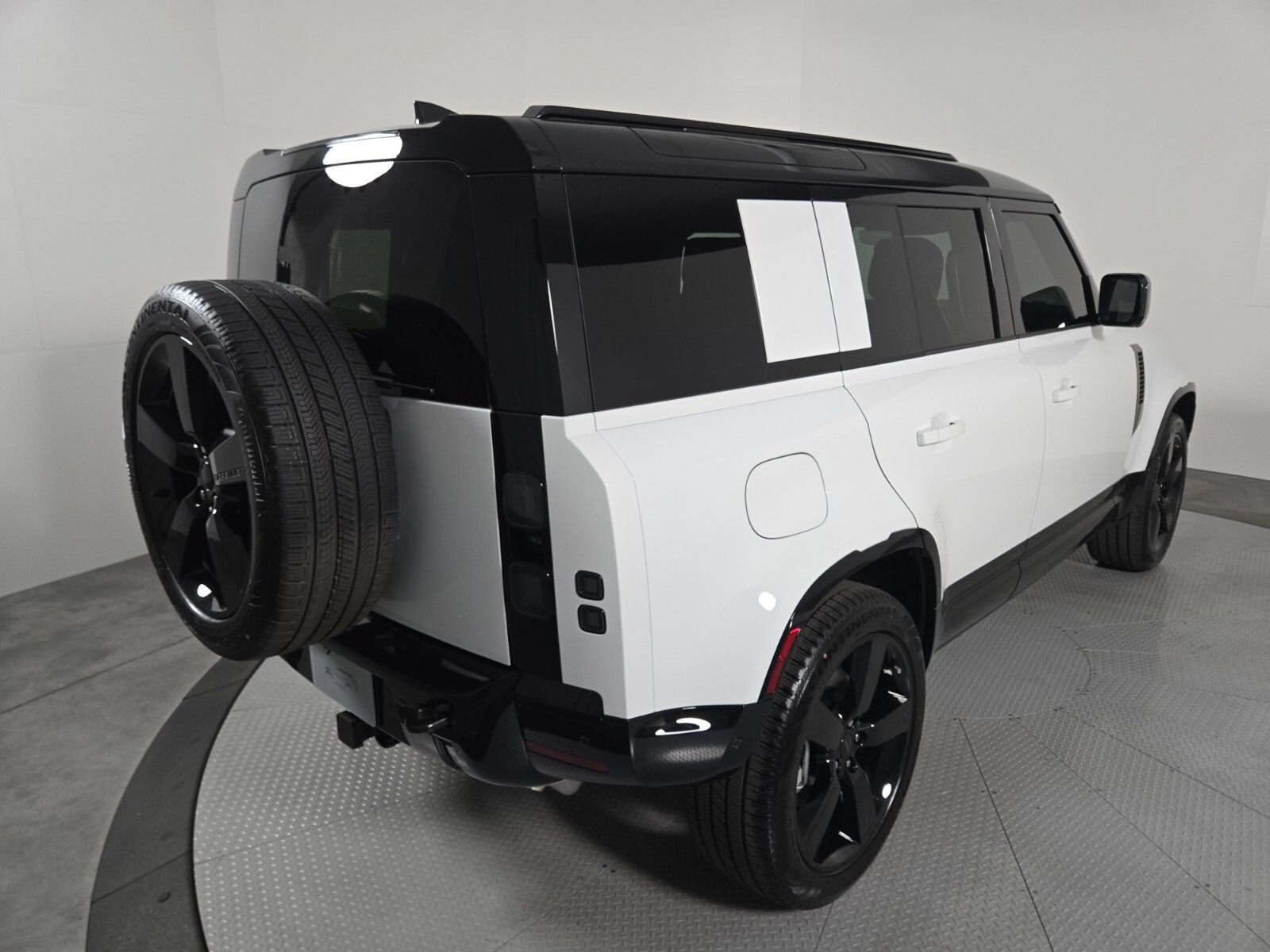 New 2026 Land Rover Defender 110 X-Dynamic SE AWD/4WD image 2