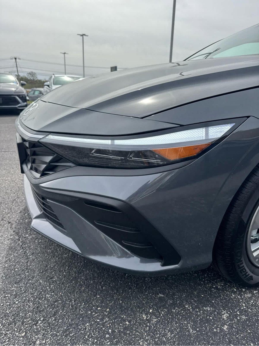 New 2026 Hyundai Elantra SE FWD image 17