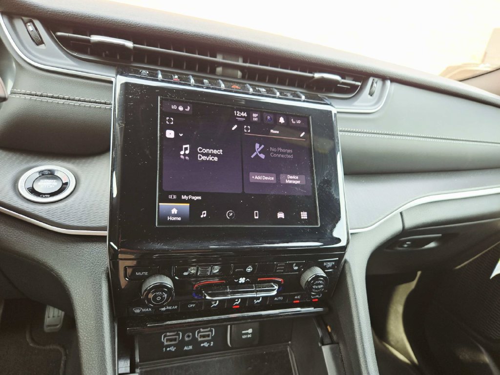 New 2025 Jeep Grand Cherokee Laredo X w/ Luxury Tech Group I AWD/4WD image 23