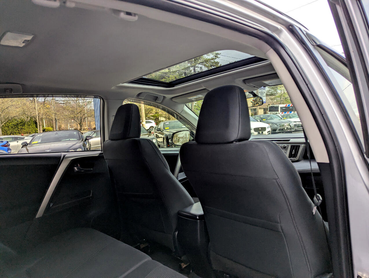 Used 2015 Toyota RAV4 XLE image 42
