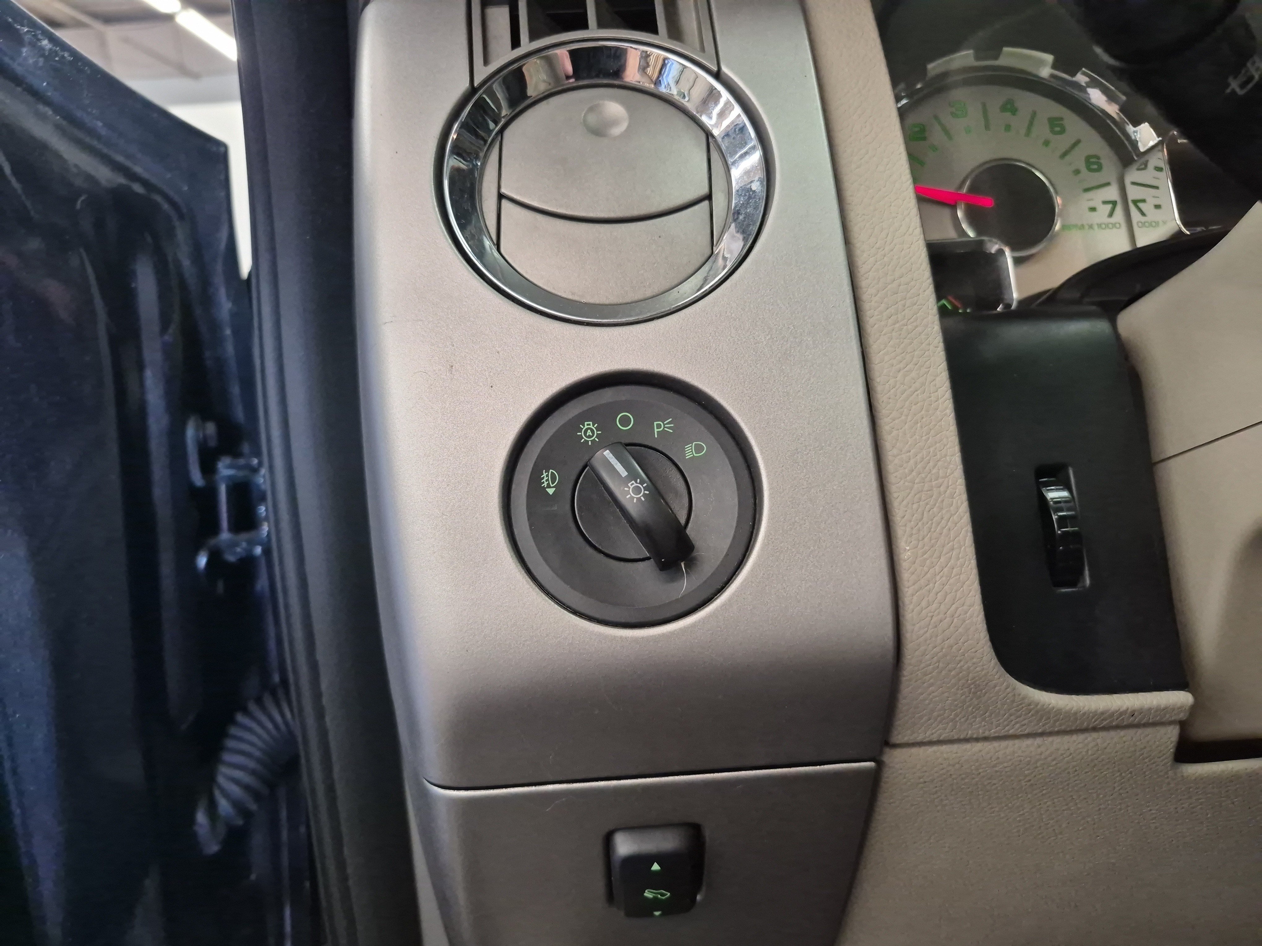 Used 2014 Ford Expedition Limited w/ Equipment Group 301A RWD image 23