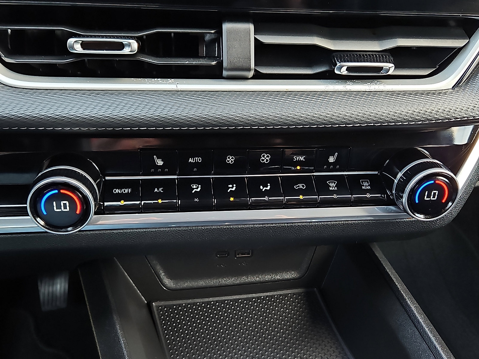 Used 2025 Chevrolet Equinox LT w/ Convenience Package II image 15