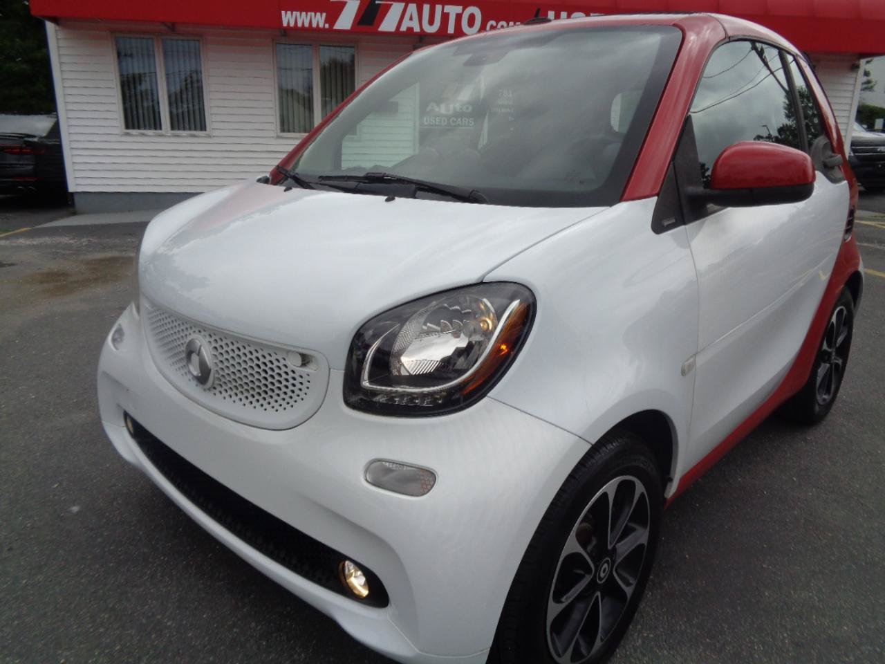 Used 2017 smart fortwo passion RWD image 15