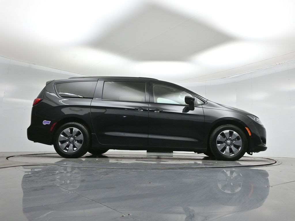 Used 2018 Chrysler Pacifica Limited w/ Advanced Safetytec Group image 48