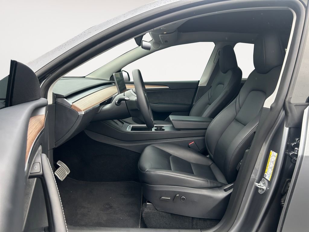Used 2025 Tesla Model Y Performance image 15