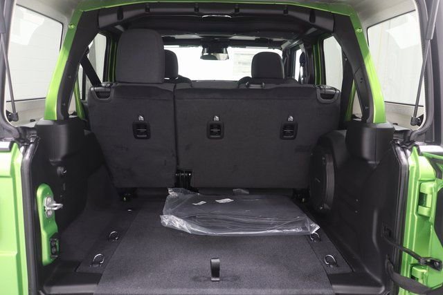New 2026 Jeep Wrangler Unlimited Rubicon w/ Technology Group image 17