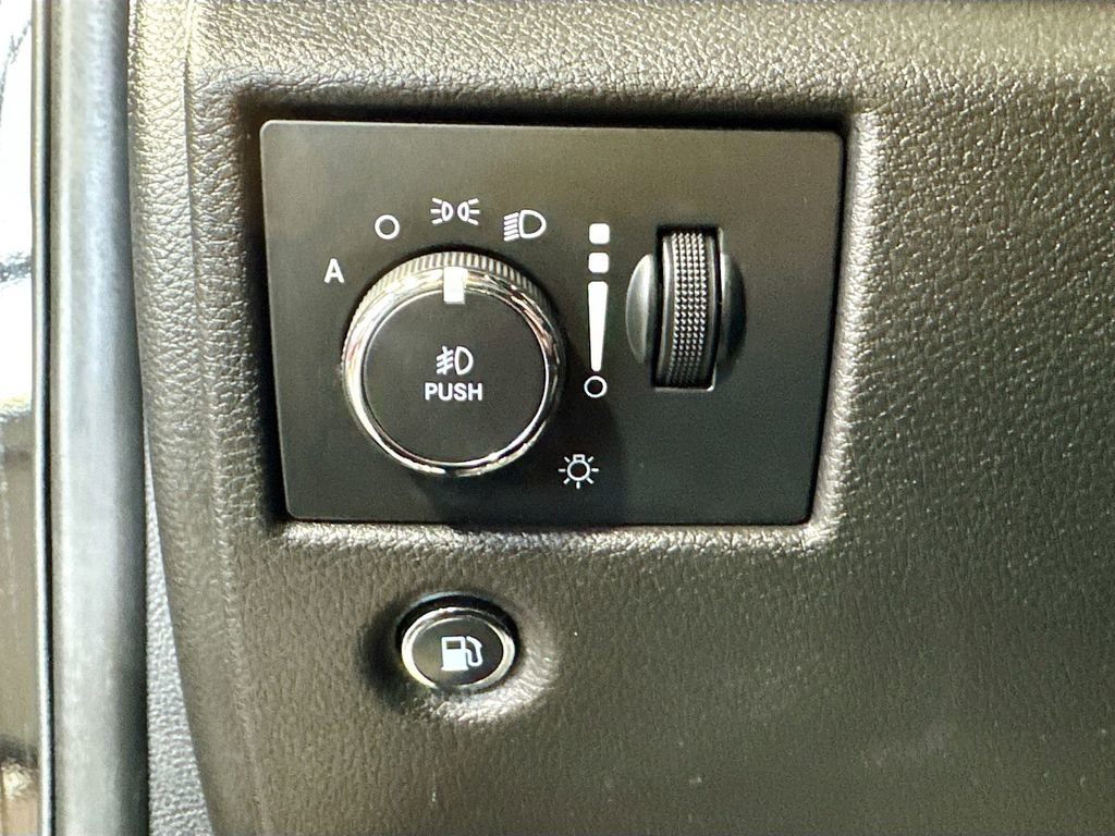 Used 2018 Jeep Grand Cherokee Limited w/ Luxury Group II AWD/4WD image 19