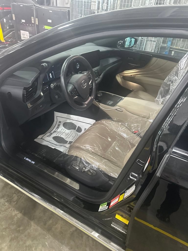 Used 2024 Lexus LS 500 RWD image 4