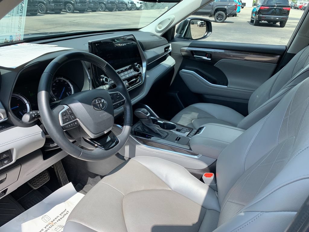 Used 2022 Toyota Highlander Platinum AWD/4WD image 11