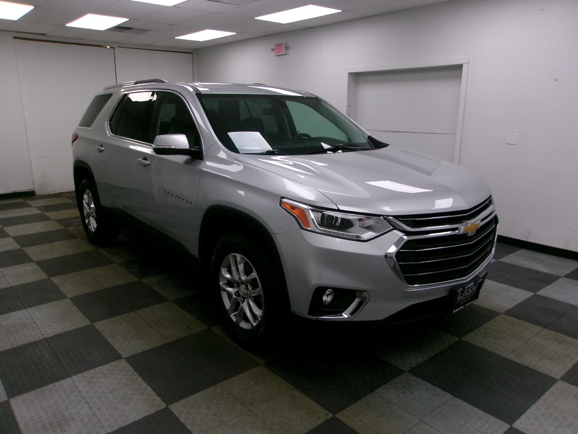 Used 2018 Chevrolet Traverse LT FWD image 2