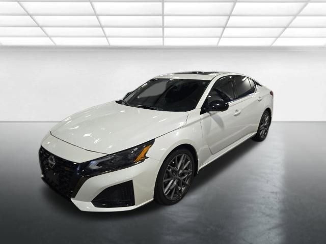 Used 2023 Nissan Altima 2.0 SR image 9