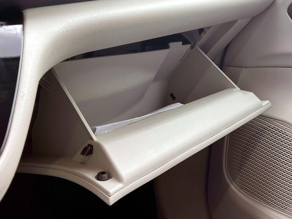 Certified 2021 Chrysler Voyager Lxi image 28