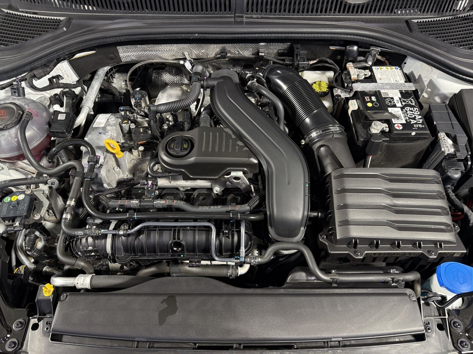 Used 2025 Volkswagen Jetta Sport FWD image 29