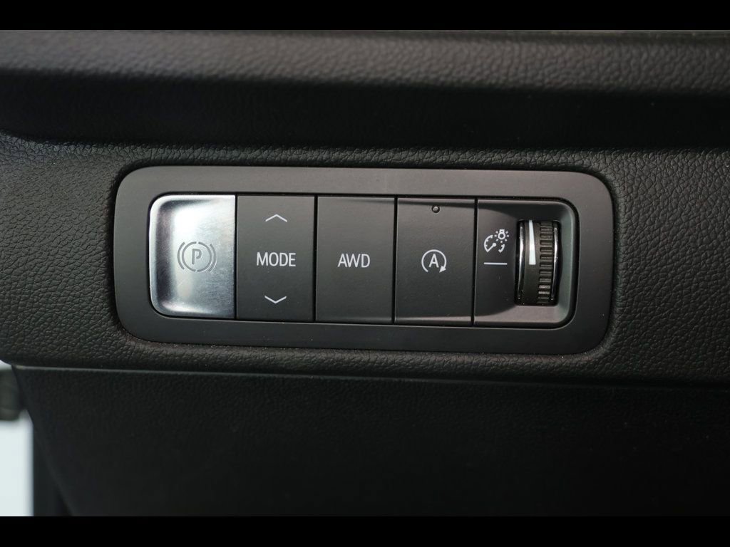 Used 2025 Chevrolet Traverse LT AWD/4WD image 17