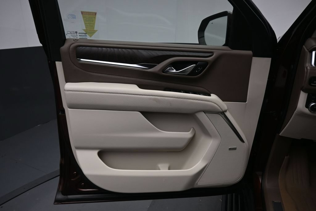 Used 2023 GMC Yukon XL Denali AWD/4WD image 9