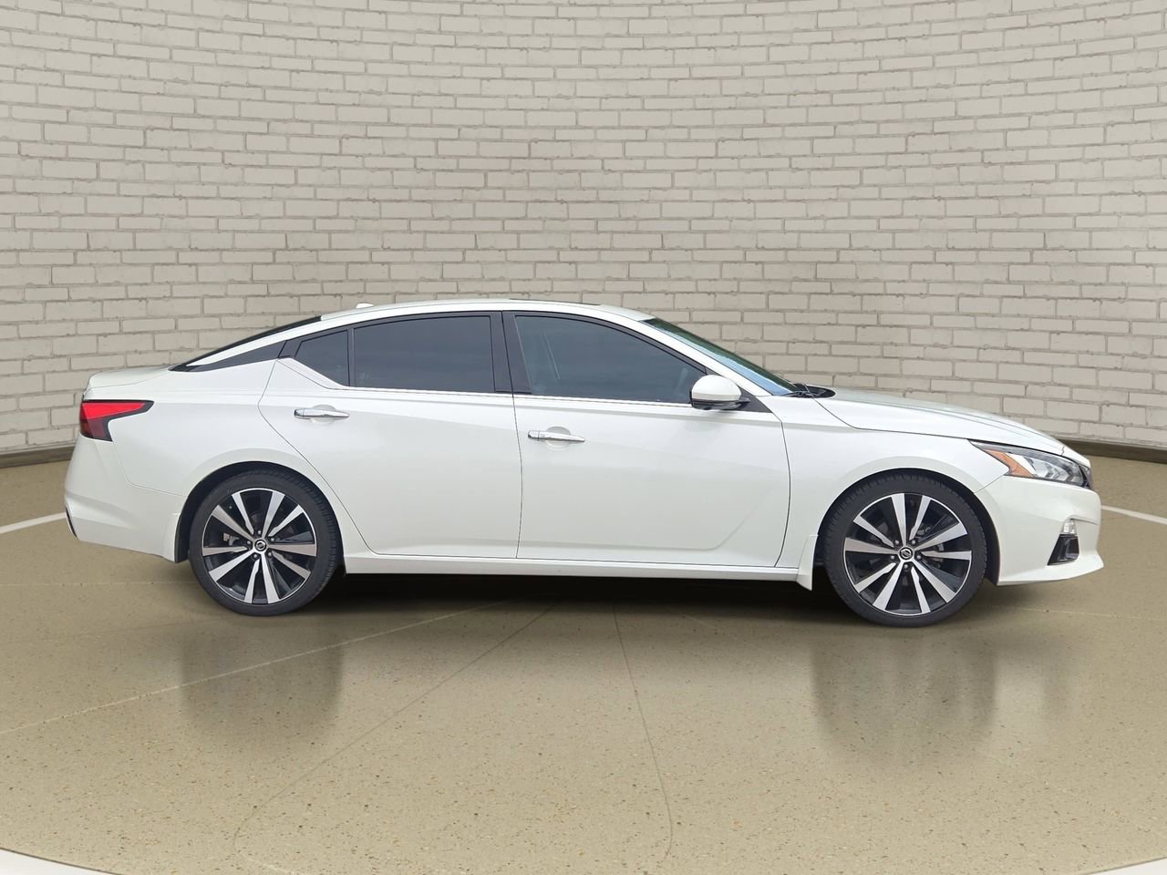 Used 2020 Nissan Altima 2.5 Platinum image 4
