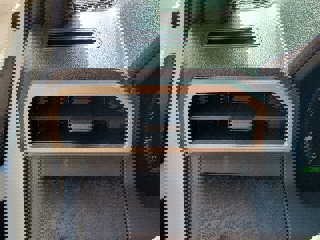 Used 2025 Toyota Tacoma Limited image 31