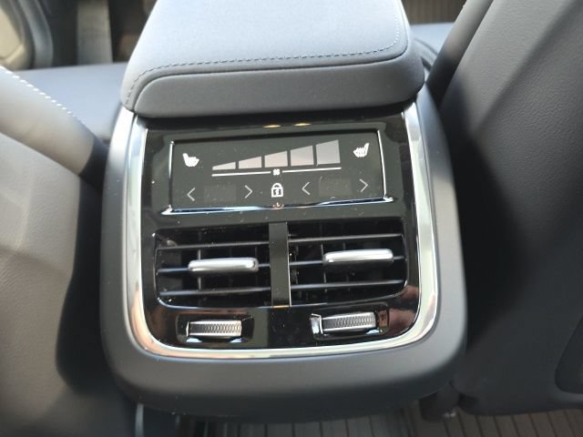New 2026 Volvo XC60 B5 Ultra w/ Protection Package Premier AWD/4WD image 20