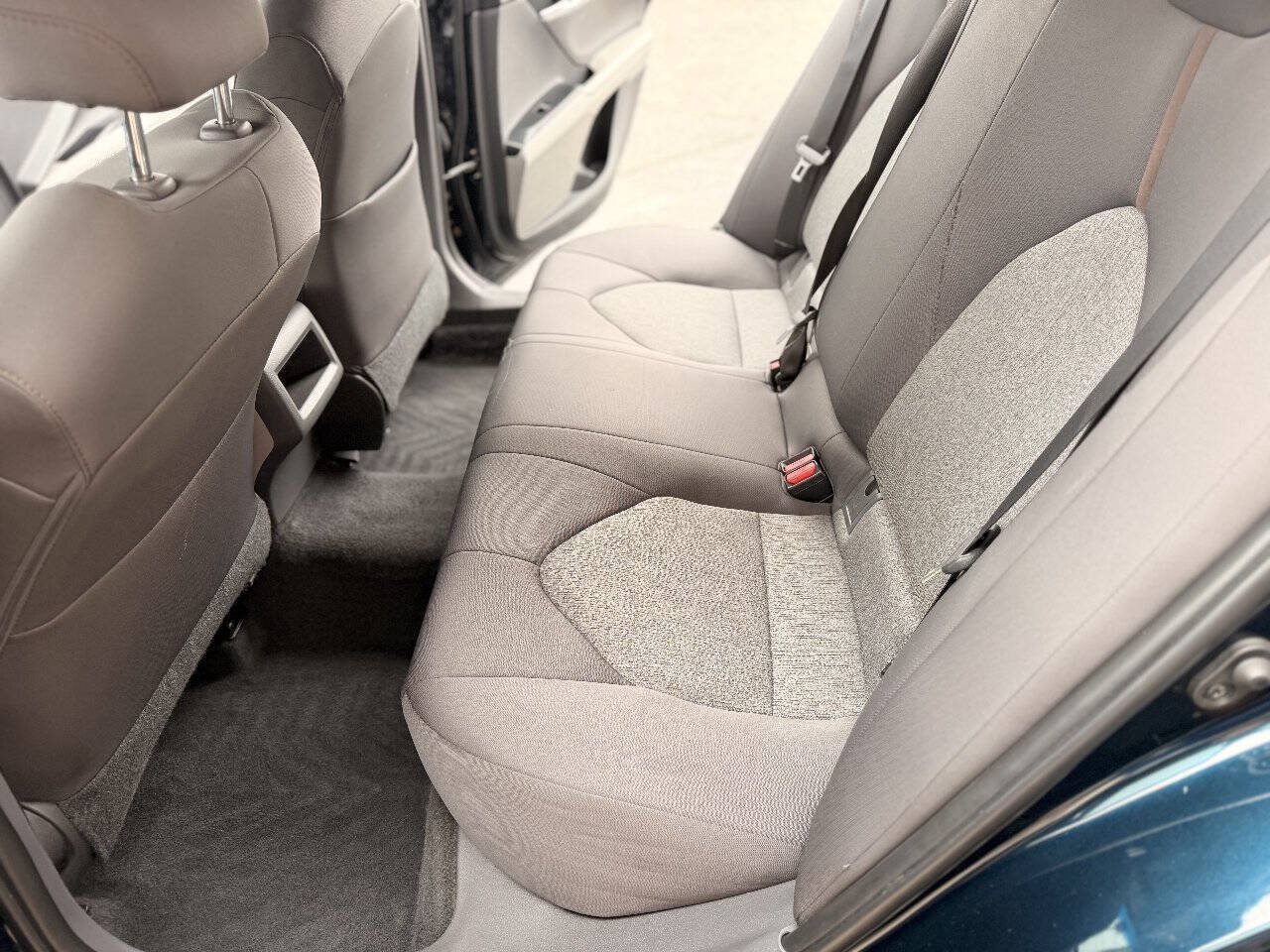Used 2018 Toyota Camry FWD image 12