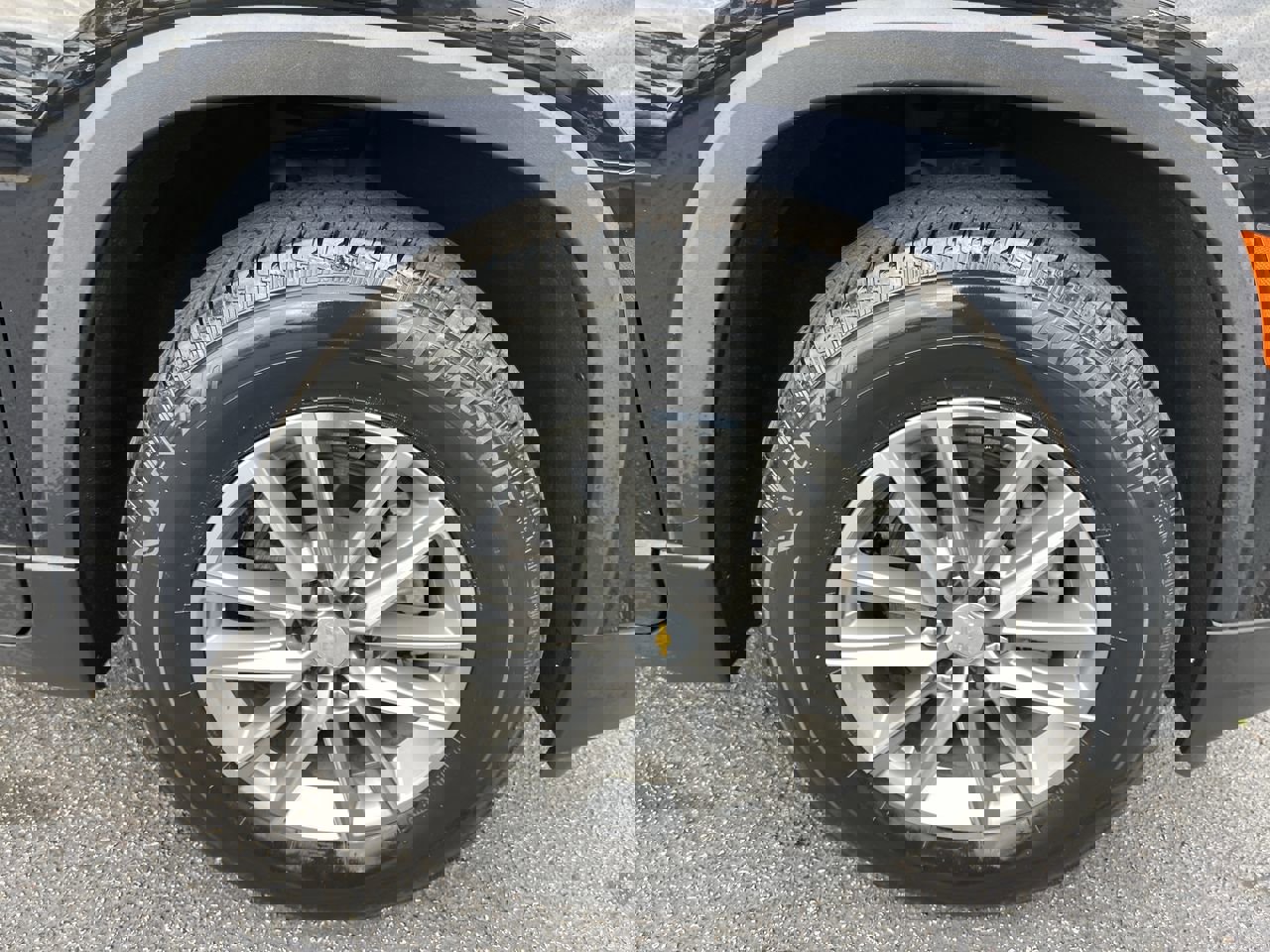 Used 2023 Chevrolet Traverse LT image 13