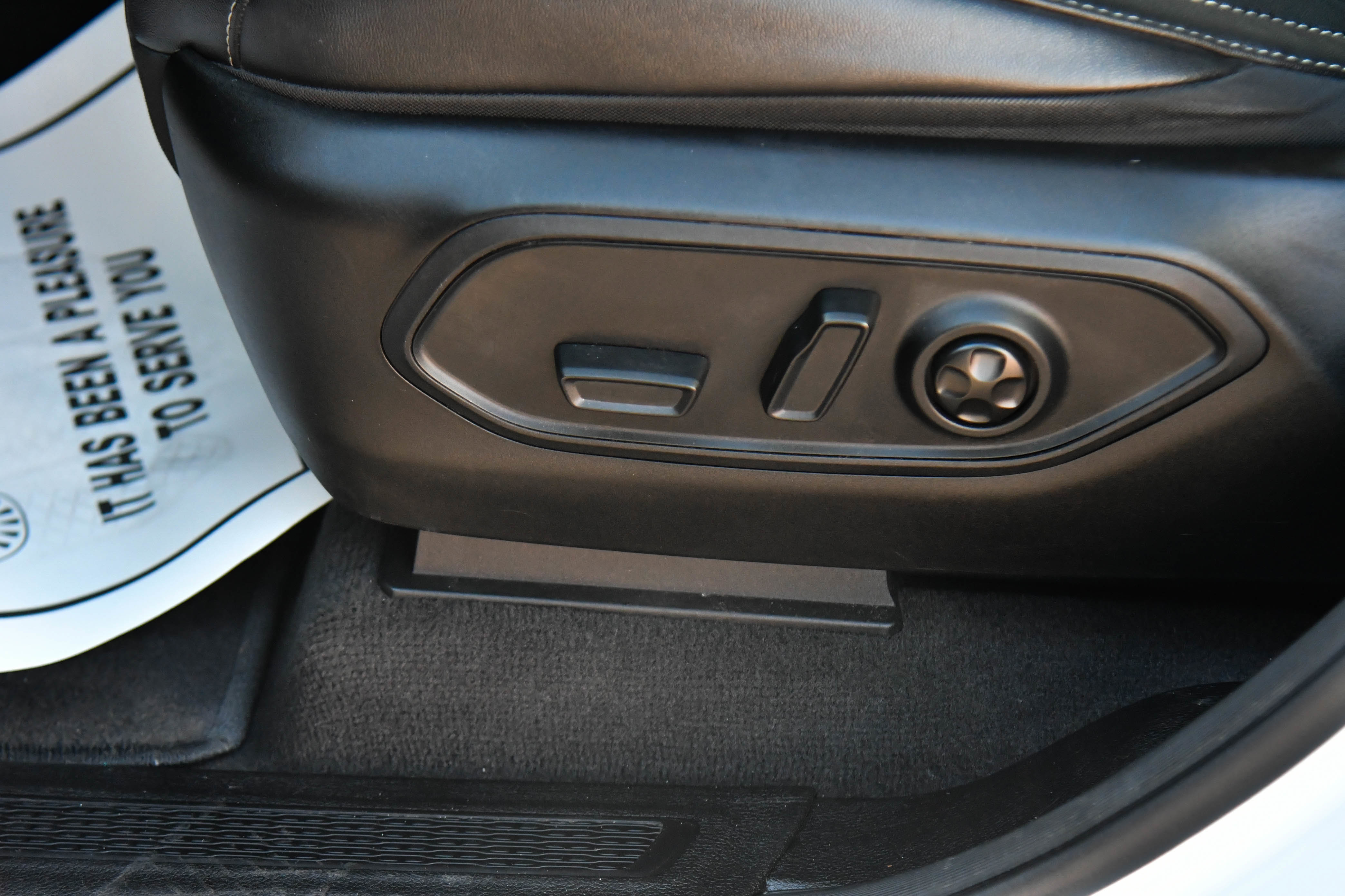 Used 2022 Jeep Grand Cherokee L Limited image 17