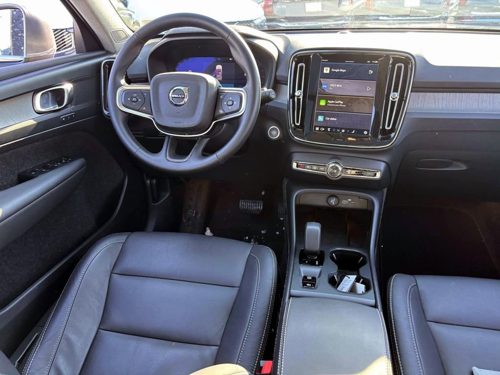 Used 2025 Volvo XC40 B5 Core image 28