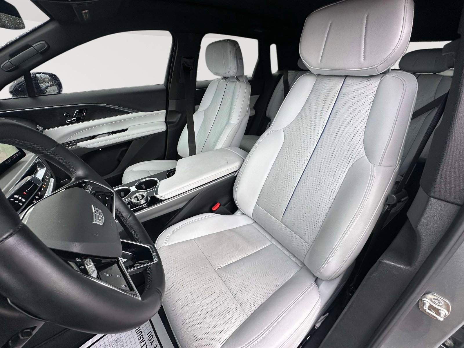 Certified 2024 Cadillac Lyriq Luxury image 24