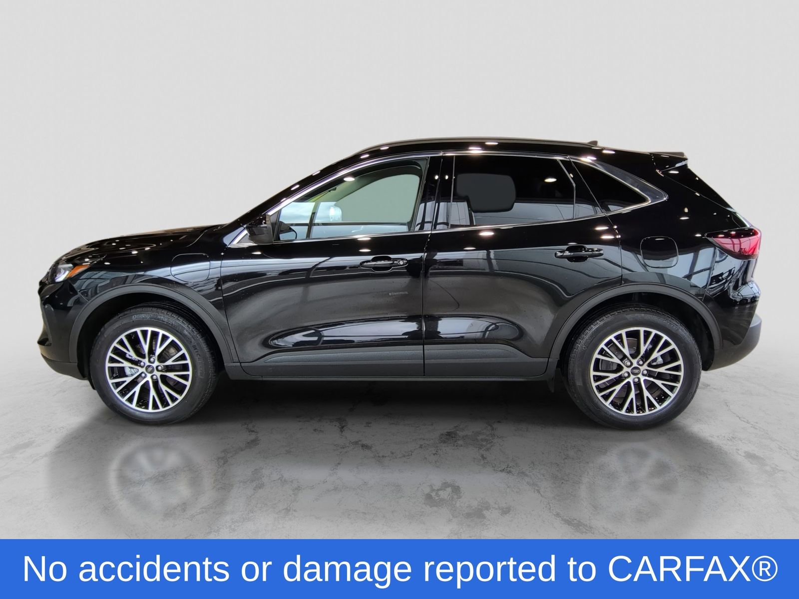 Certified 2025 Ford Escape SE FWD image 3