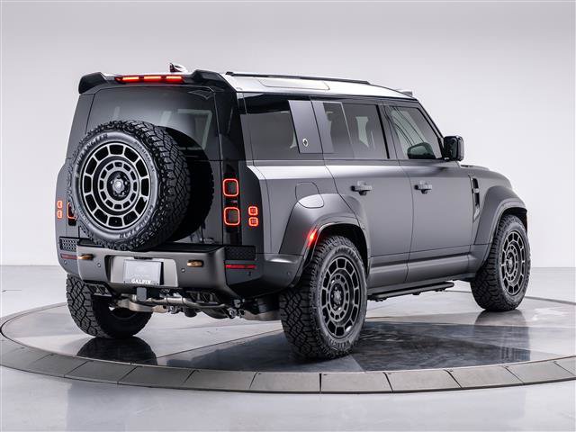 Used 2025 Land Rover Defender 110 AWD/4WD image 5