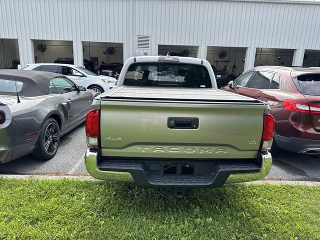 Used 2018 Toyota Tacoma SR5 w/ Four Season Floor Mat Package AWD/4WD image 8
