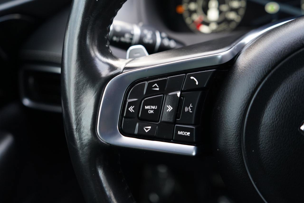 Used 2020 Jaguar F-PACE R-Sport image 36