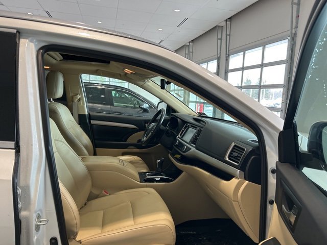 Used 2019 Toyota Highlander XLE image 20