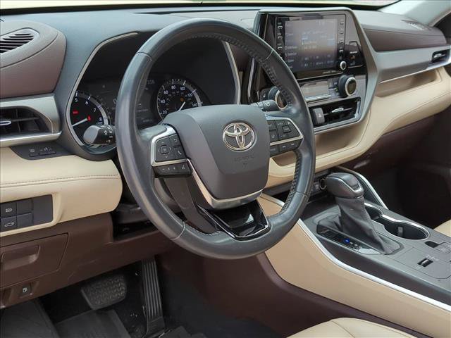 Used 2021 Toyota Highlander XLE FWD image 9
