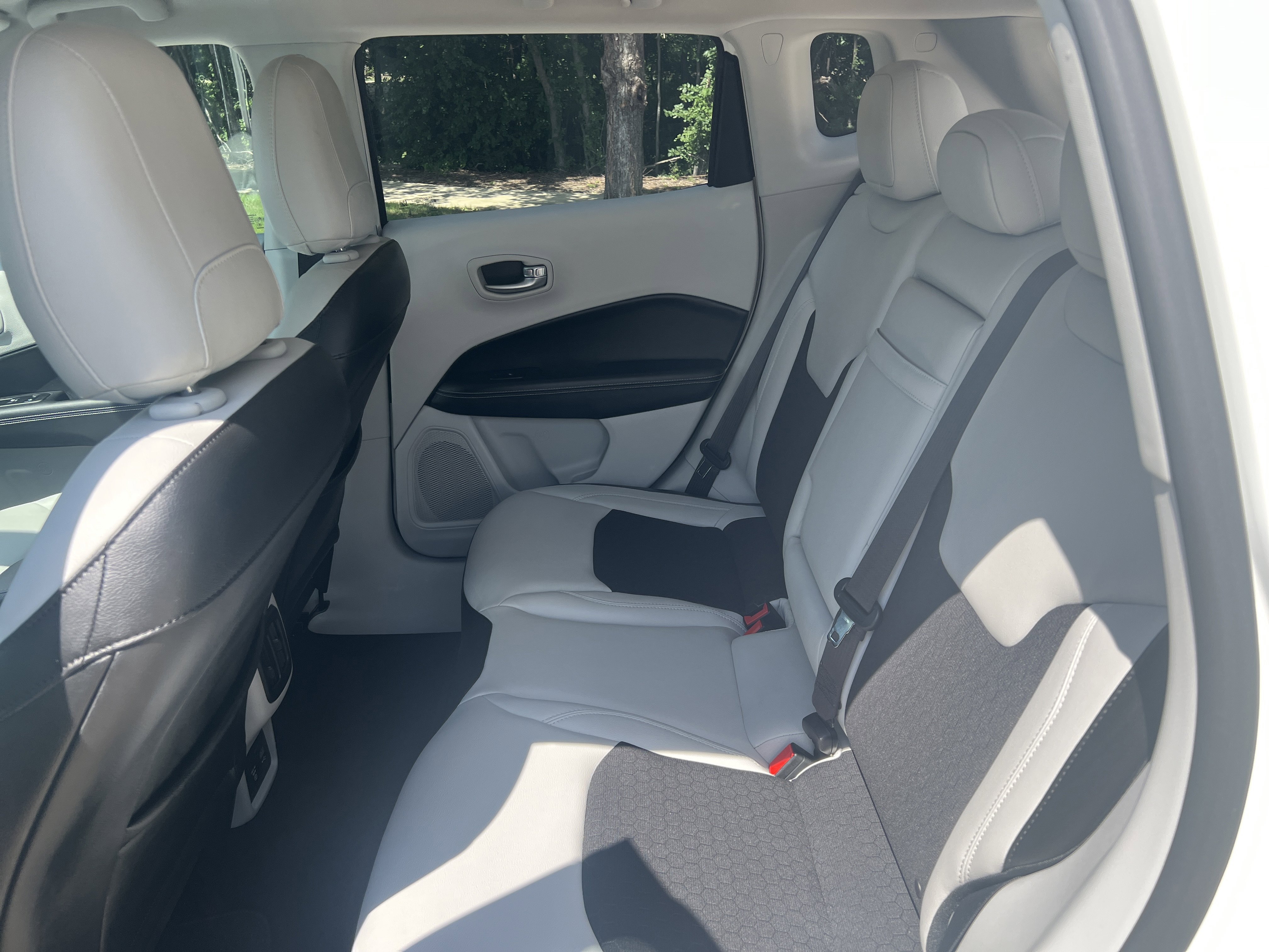Used 2018 Jeep Compass Latitude w/ Popular Equipment Group AWD/4WD image 29