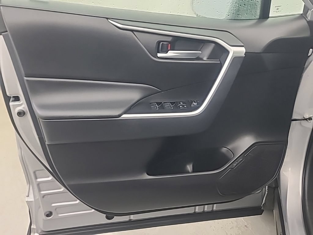Used 2025 Toyota RAV4 XLE AWD/4WD image 22