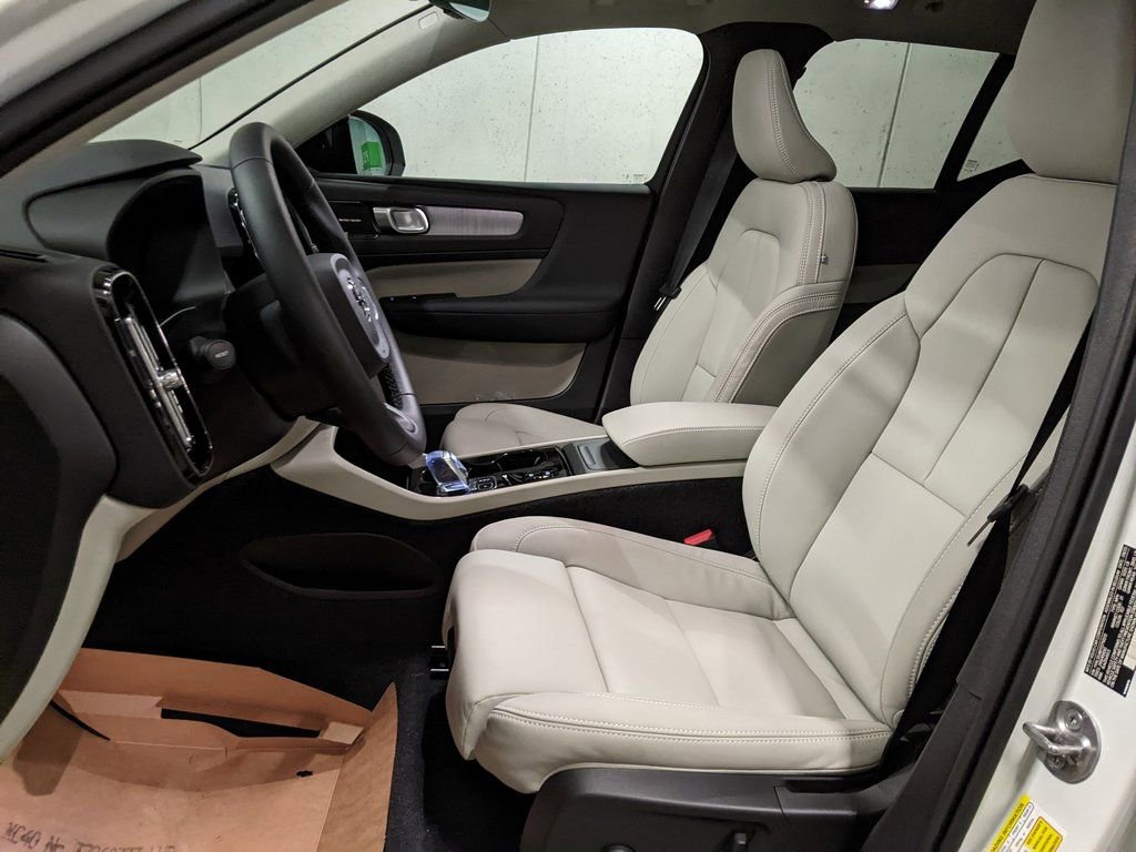 New 2026 Volvo XC40 B5 Ultra w/ Protection Package Premier image 11