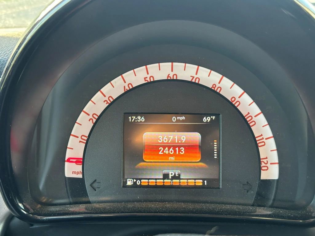 Used 2017 smart fortwo passion image 15