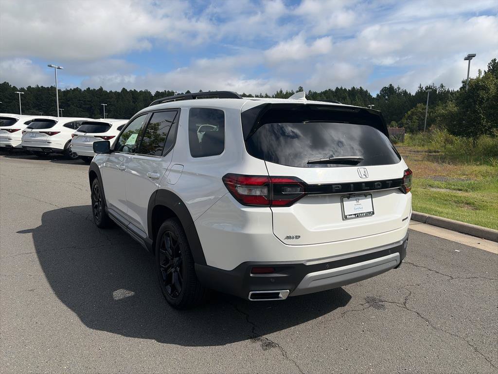 Certified 2025 Honda Pilot Touring image 5