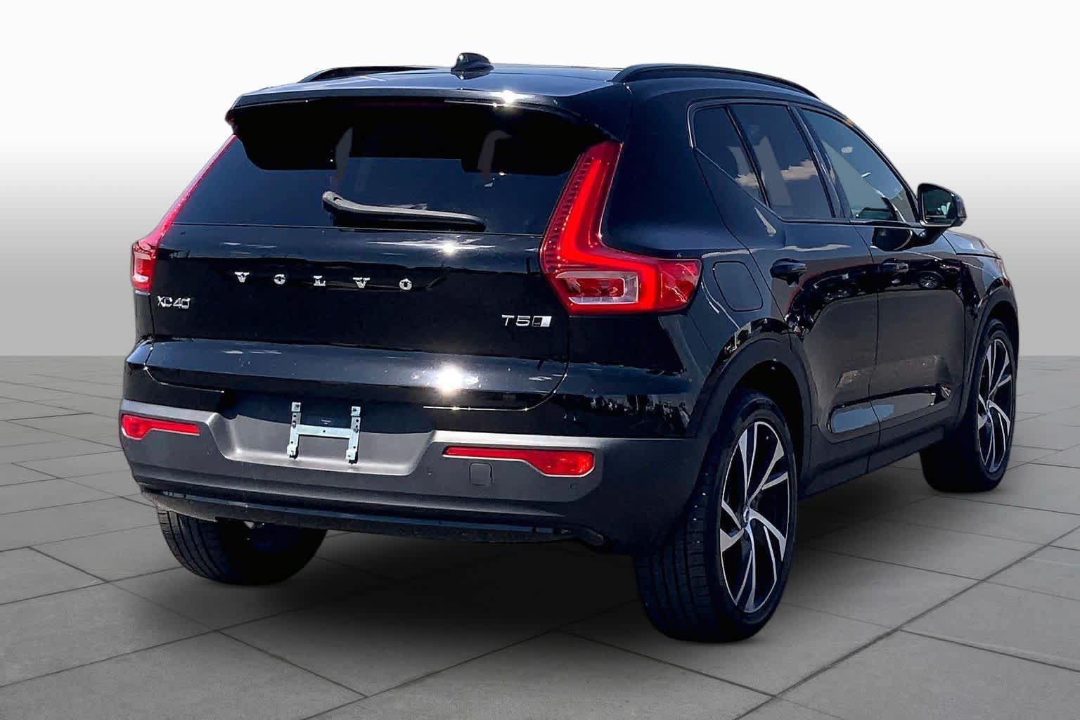 Used 2021 Volvo XC40 T5 R-Design w/ Protection Package Premier AWD/4WD image 13