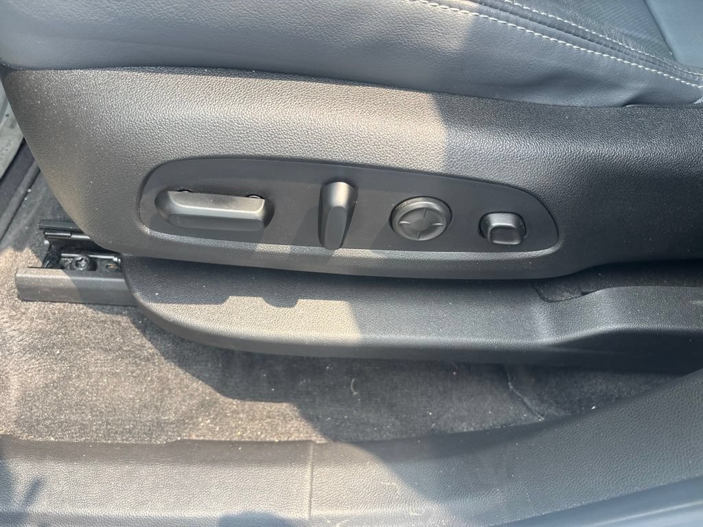 Used 2020 Buick Enclave Premium w/ Sun and Sites Package FWD image 7